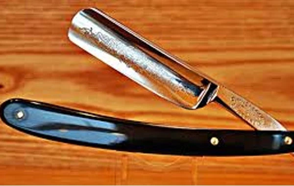 Με φαλτσέτα έκοψαν το λαιμό στον πρώην Υπουργό Αμυνας της Τουρκίας